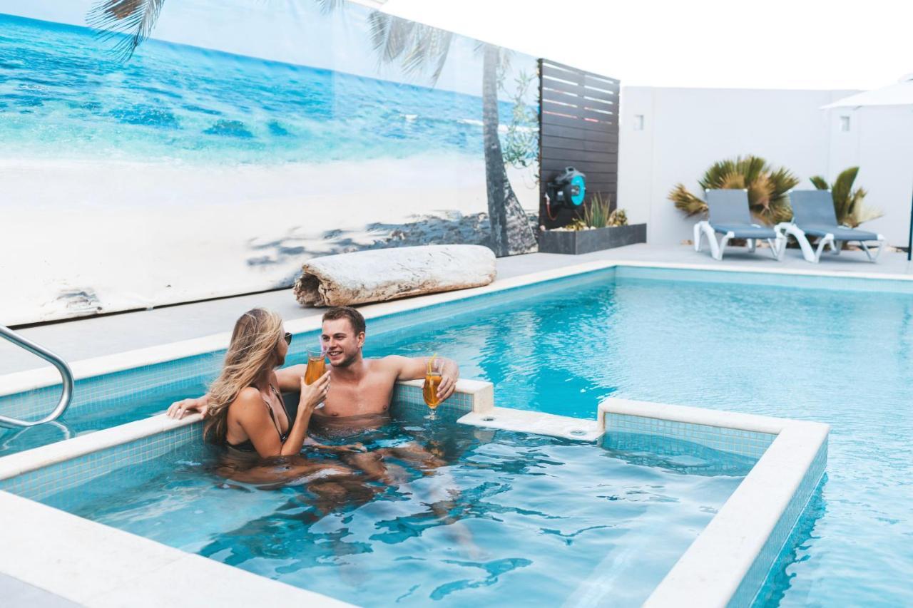 Gray Door Apartments - Adults Only Palm Beach Buitenkant foto